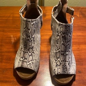 Boutique by Corkys Sunburst Wedge WMNS SZ 9